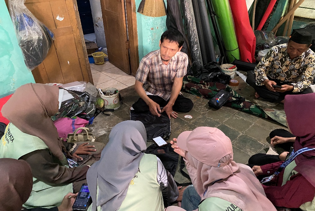 foto mahasiswa bersama Ahmad